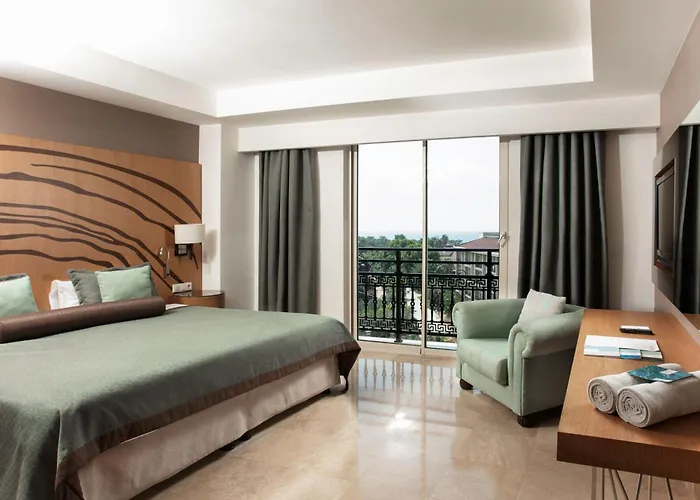 Paloma Oceana Hotel Side