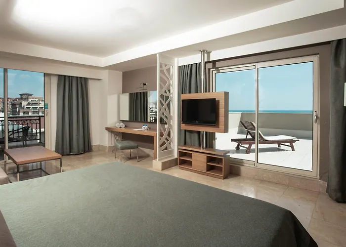 Paloma Oceana Hotel Side